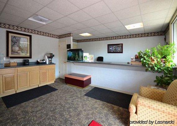 Econo Lodge Bellefonte I-99 Interior photo